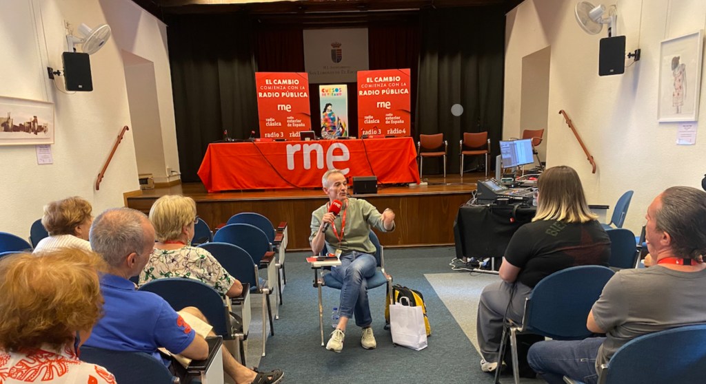 El director de programas de RNE, Roberto Santamaría, aborda la revolución digital en la creación de&nbsp;contenidos